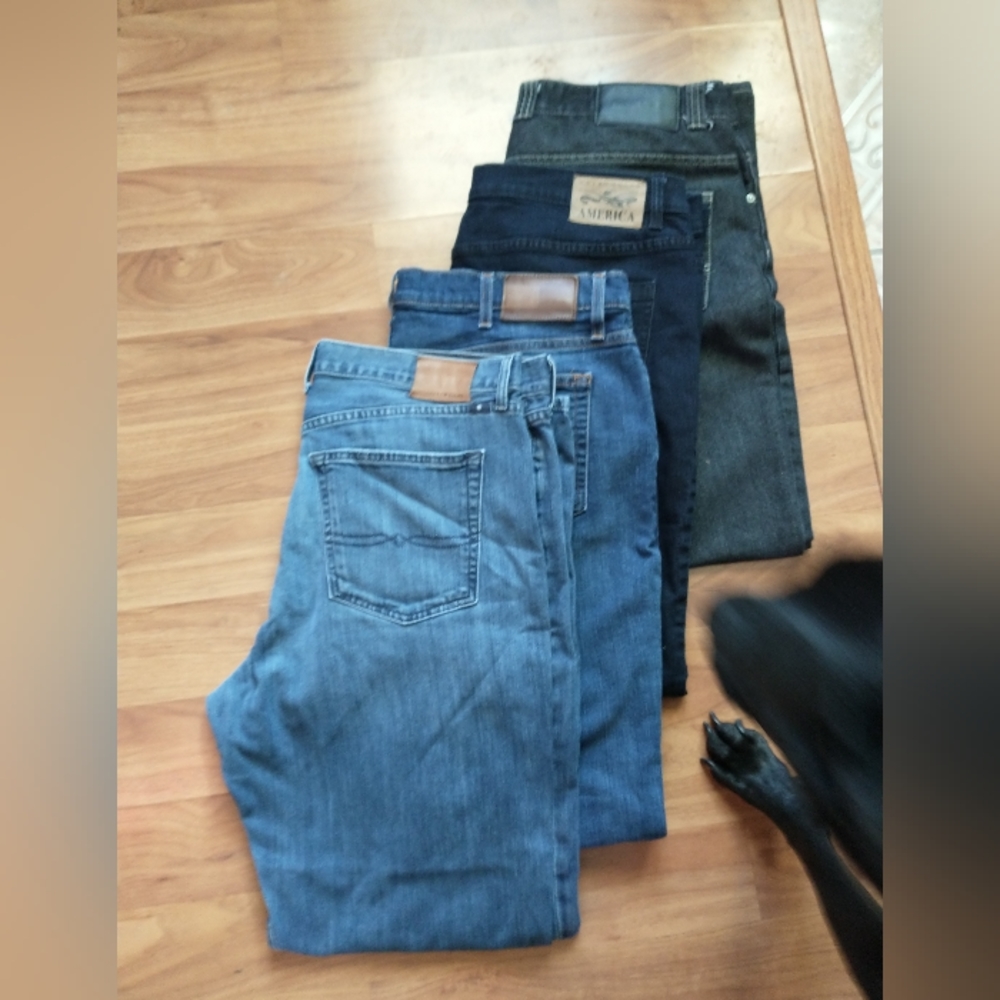 Jeans four pair 38x32 Hilfiger, lucky brand, Perry Ellis America, Kayden k